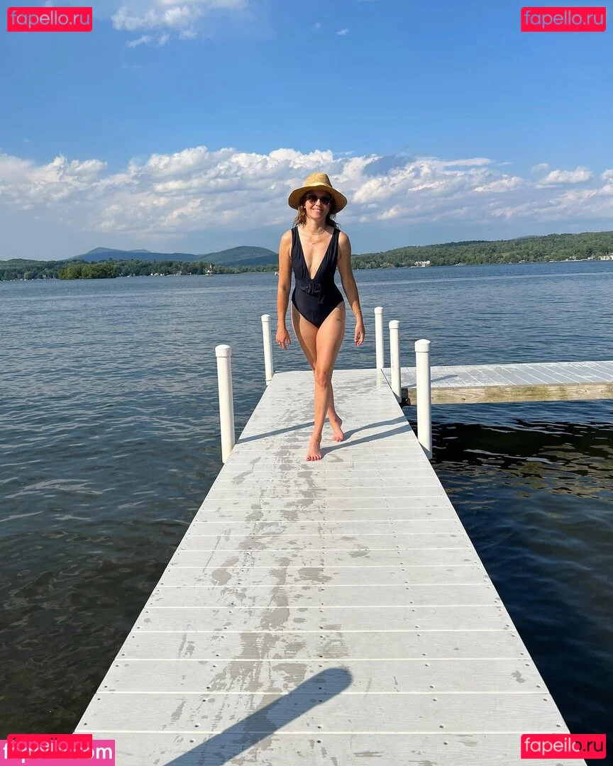 Elizabeth Banks Onlyfans Photo Gallery 