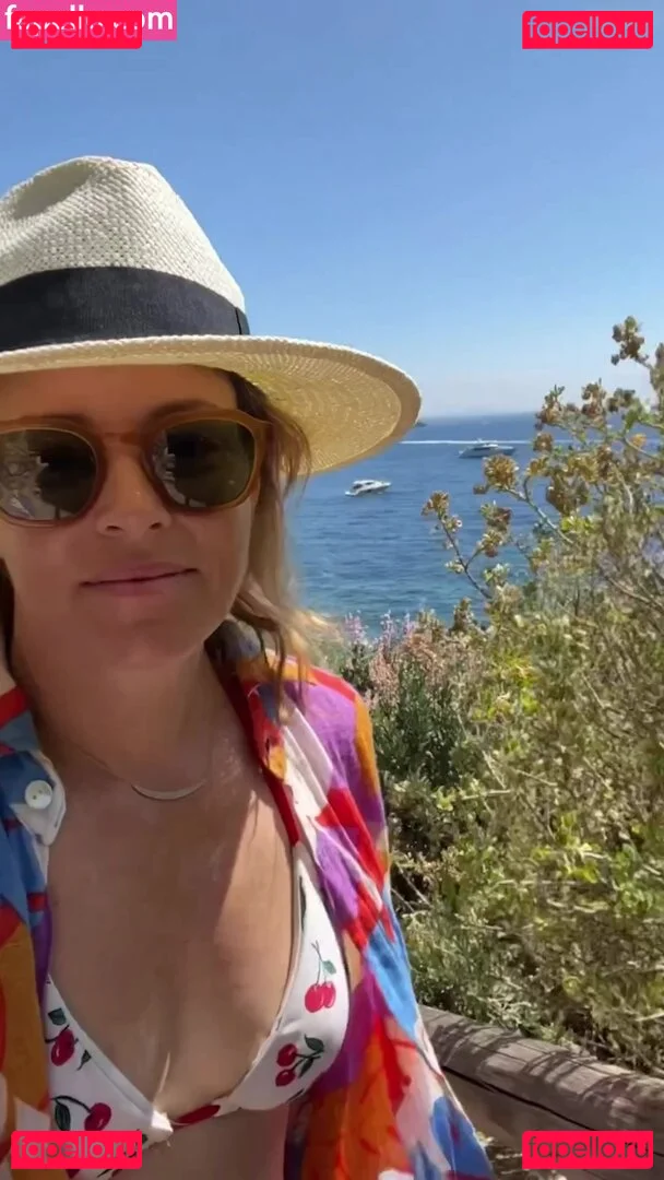 Elizabeth Banks Onlyfans Photo Gallery 