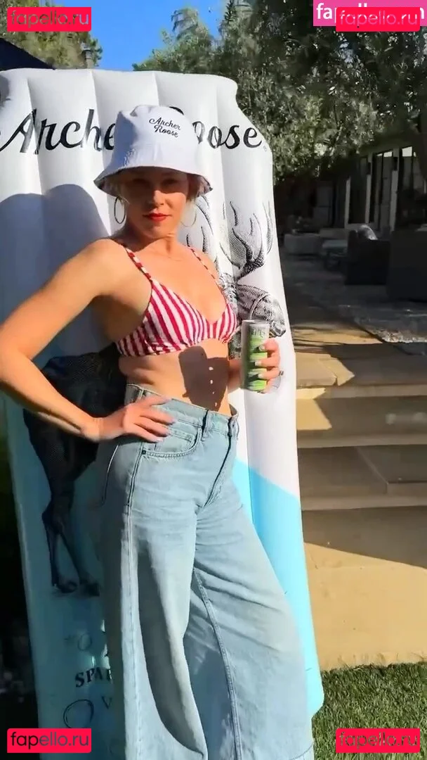 Elizabeth Banks Onlyfans Photo Gallery 