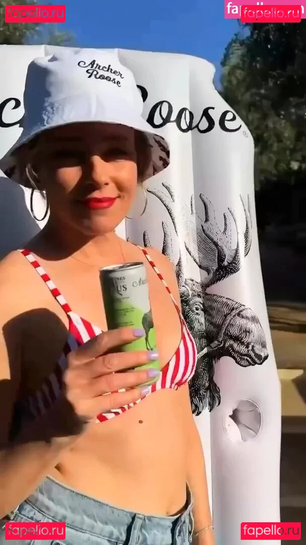 Elizabeth Banks Onlyfans Photo Gallery 