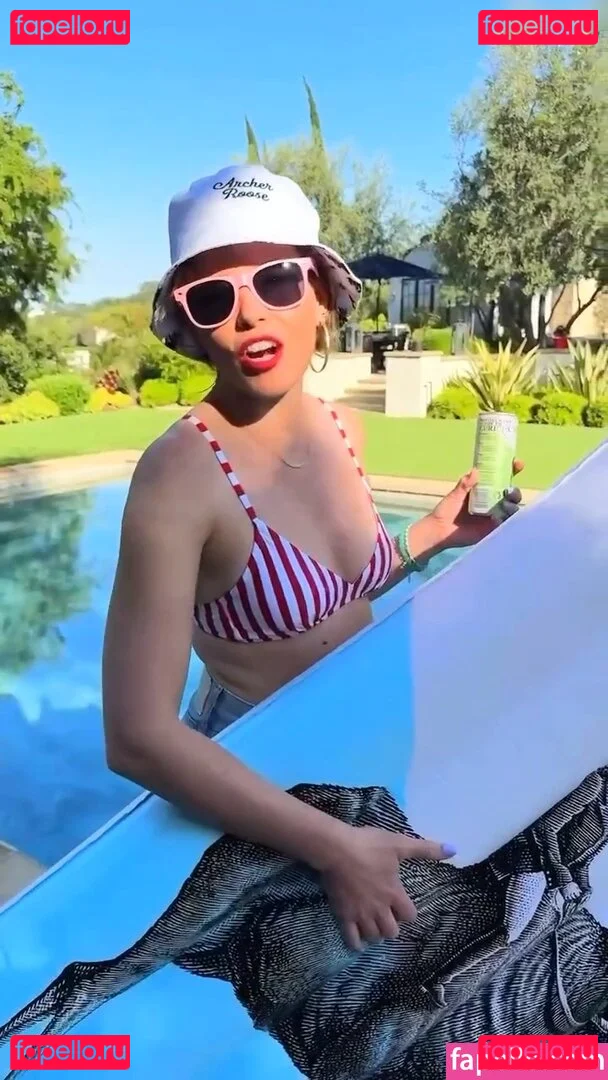 Elizabeth Banks Onlyfans Photo Gallery 