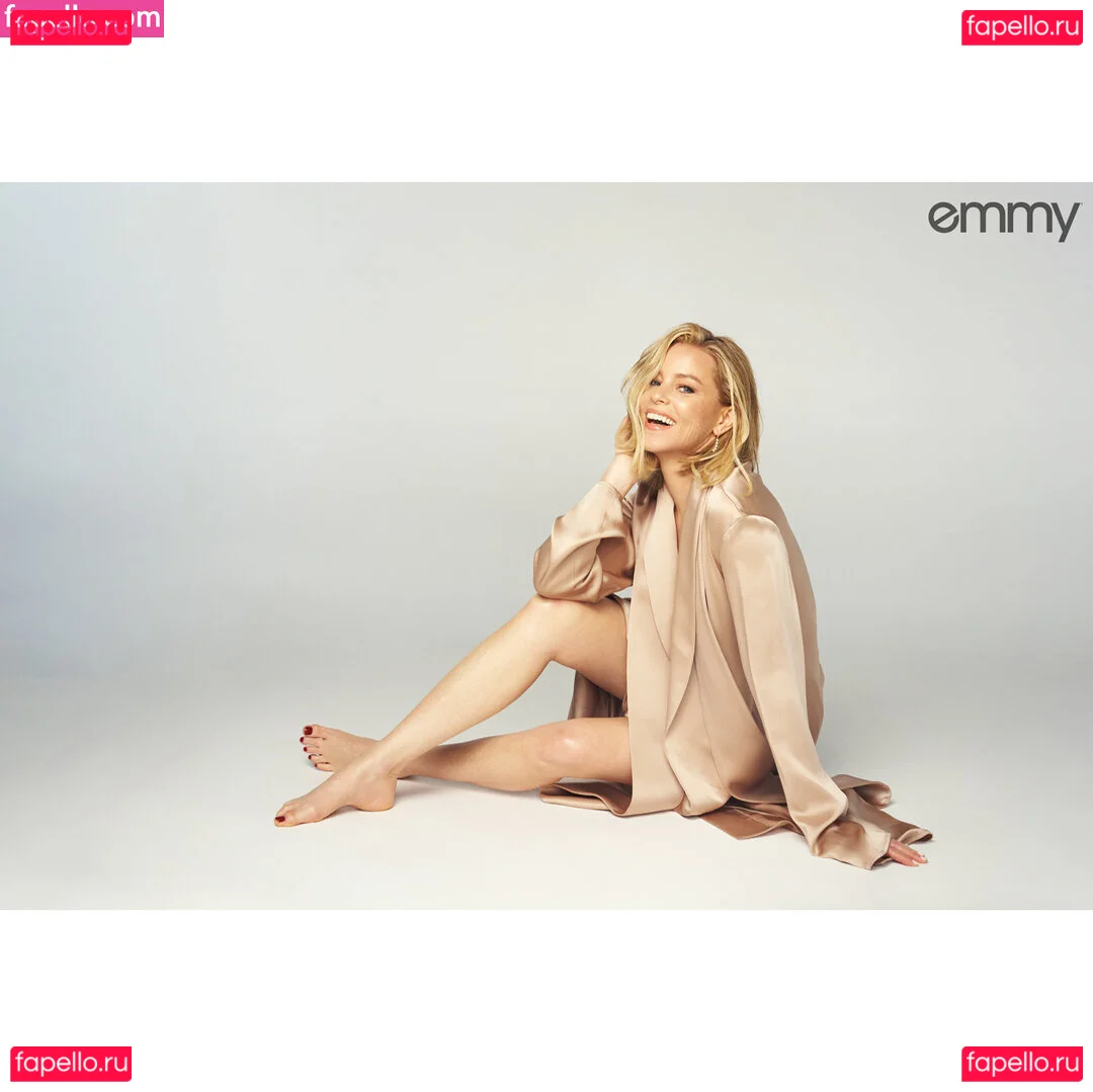 Elizabeth Banks Onlyfans Photo Gallery 