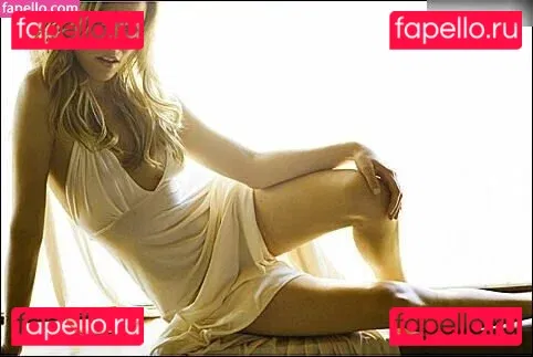 Elizabeth Banks Onlyfans Photo Gallery 