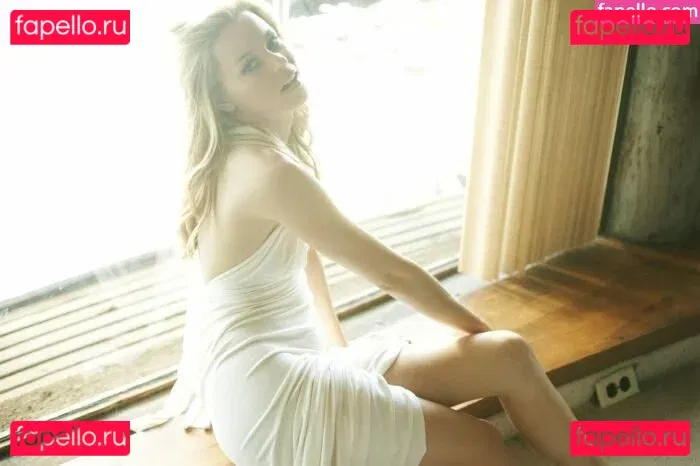 Elizabeth Banks Onlyfans Photo Gallery 