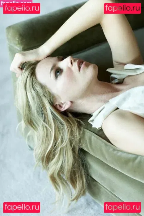 Elizabeth Banks Onlyfans Photo Gallery 