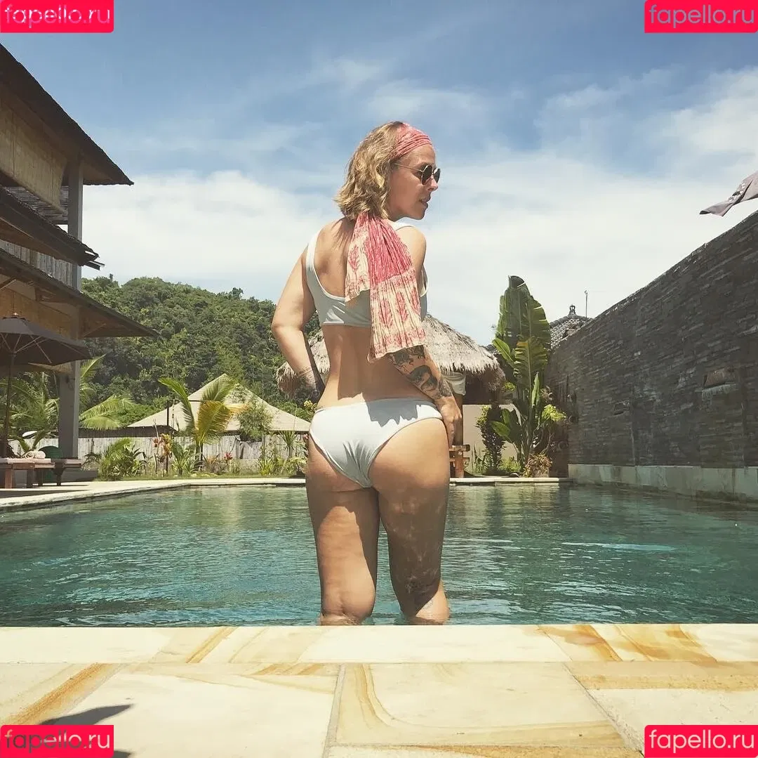 Leonore Bartsch Onlyfans Photo Gallery 