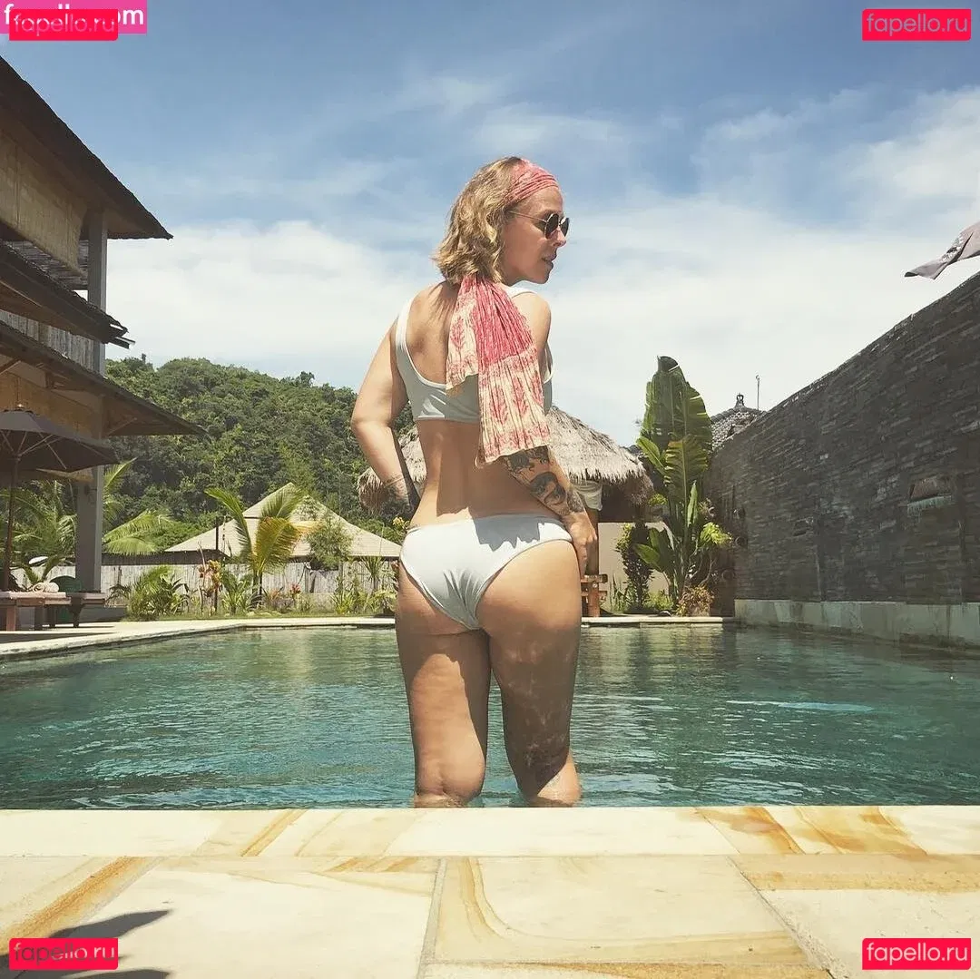 Leonore Bartsch Onlyfans Photo Gallery 