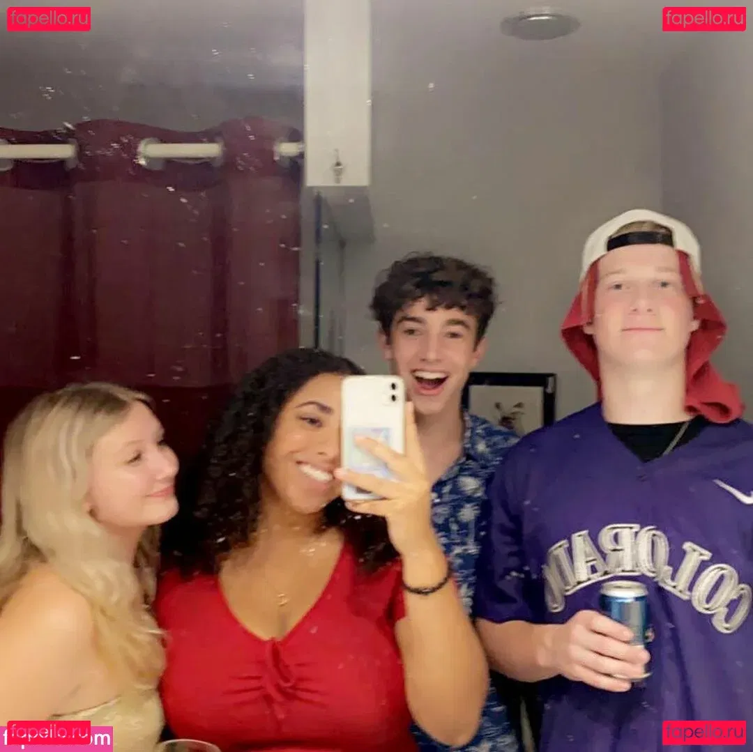 tbexclusive Onlyfans Photo Gallery 