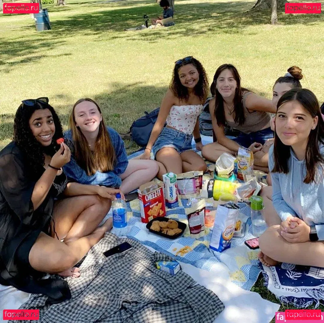 tbexclusive Onlyfans Photo Gallery 