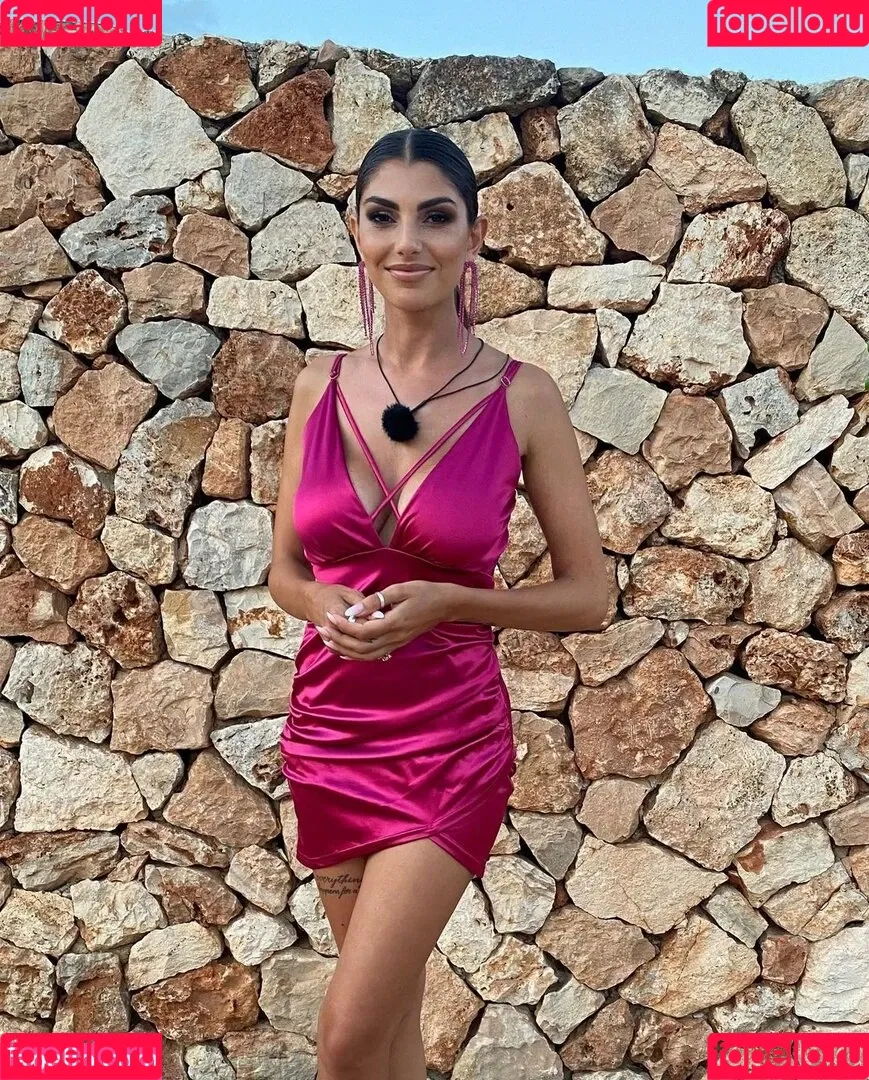 Yeliz Koc Onlyfans Photo Gallery 