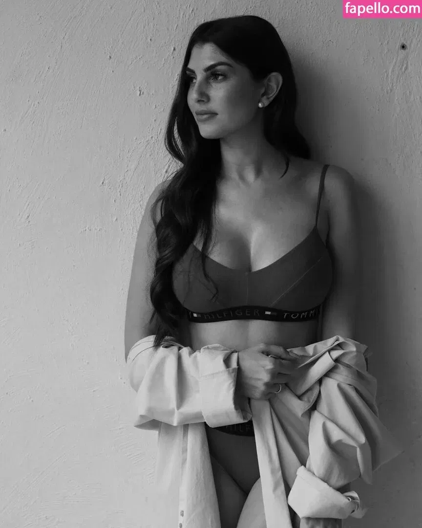 Yeliz Koc Onlyfans Photo Gallery 