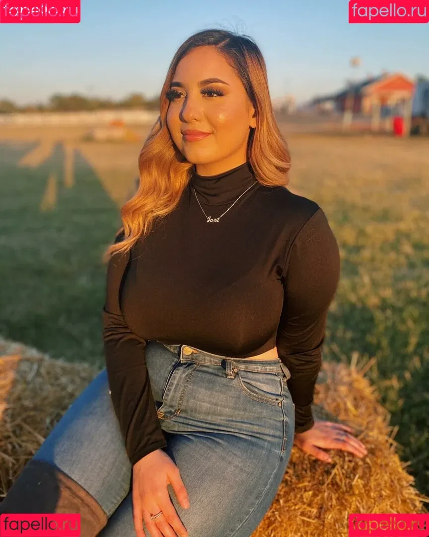 Selena Flores Onlyfans Photo Gallery 