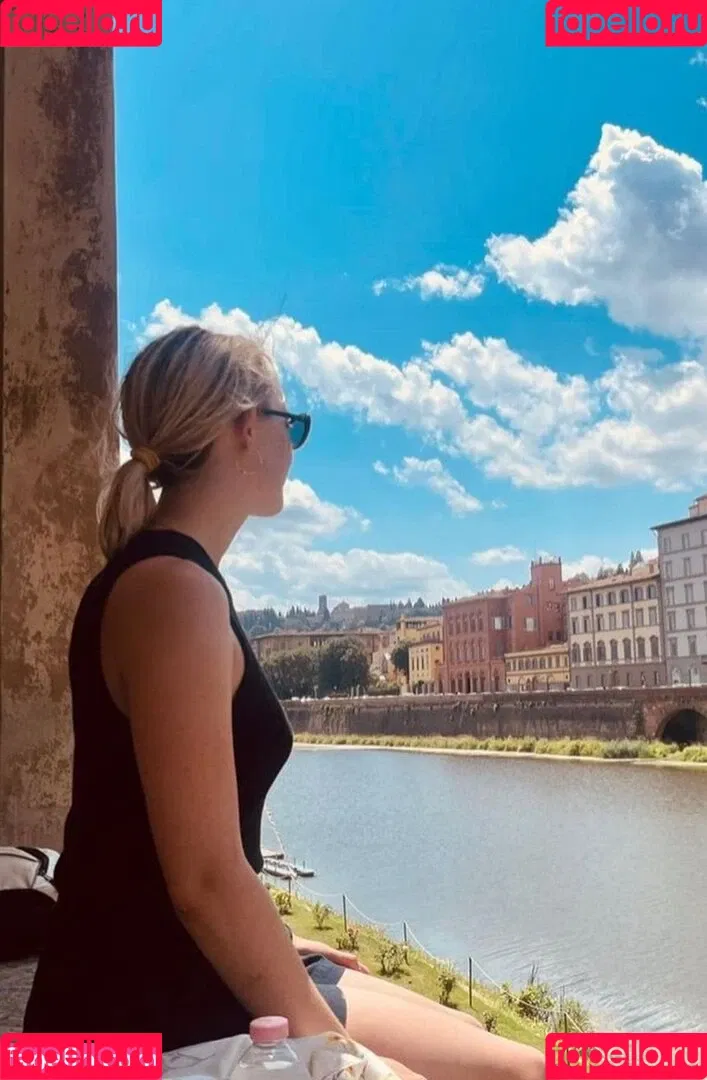 Saoirse Ronan Onlyfans Photo Gallery 