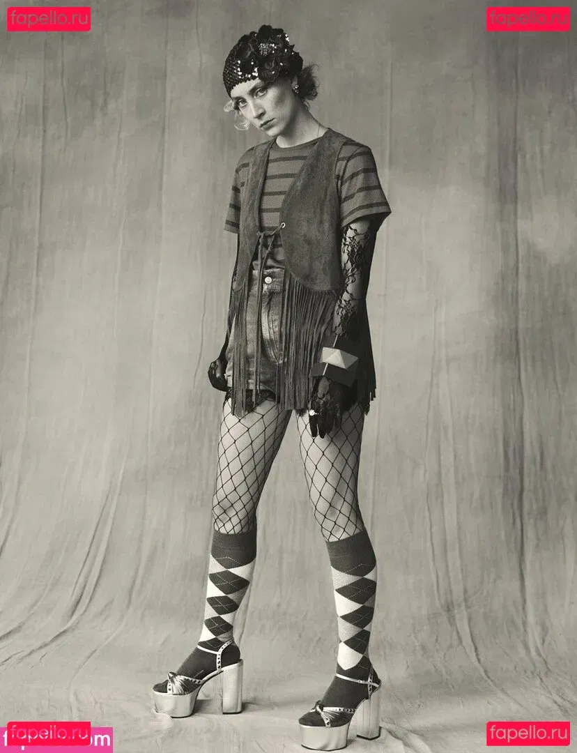 Saoirse Ronan Onlyfans Photo Gallery 