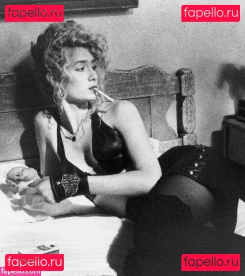 Saoirse Ronan Onlyfans Photo Gallery 