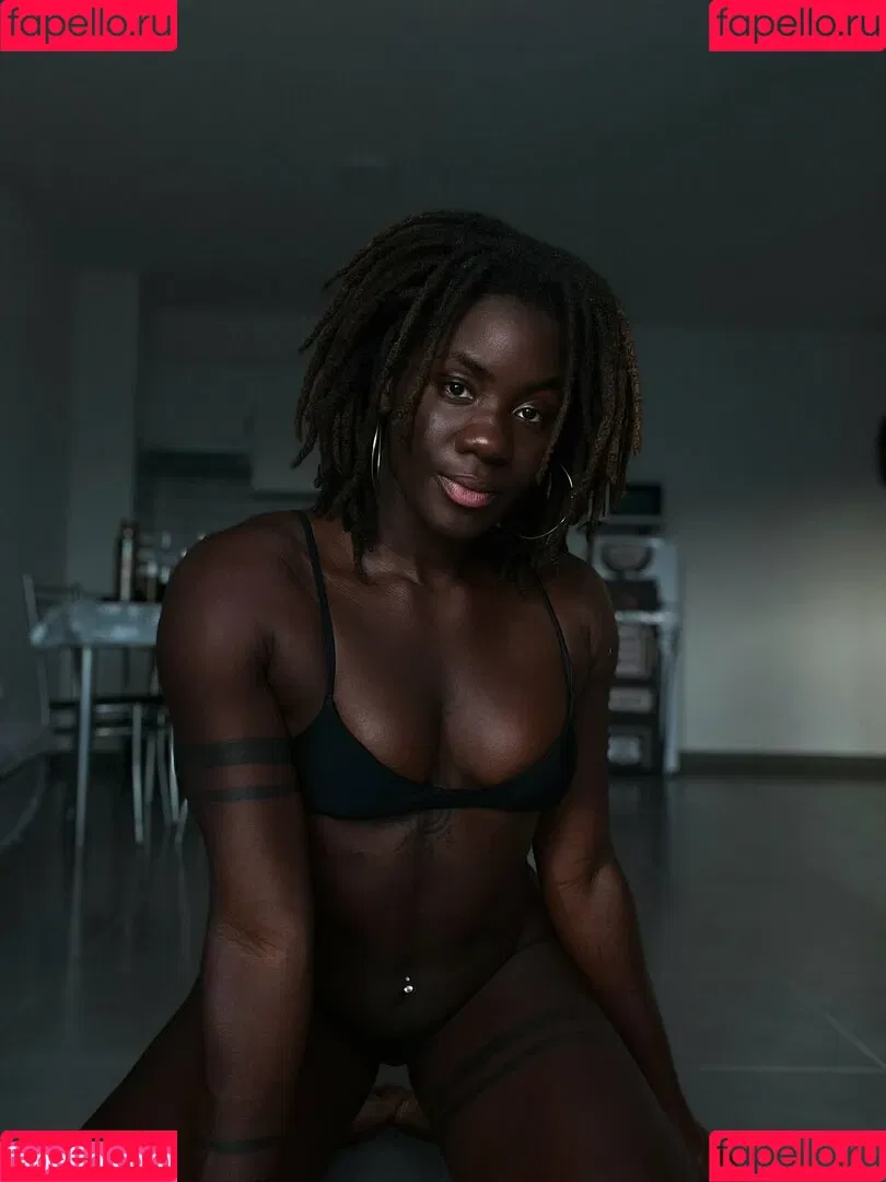 BinaNjikam Onlyfans Photo Gallery 