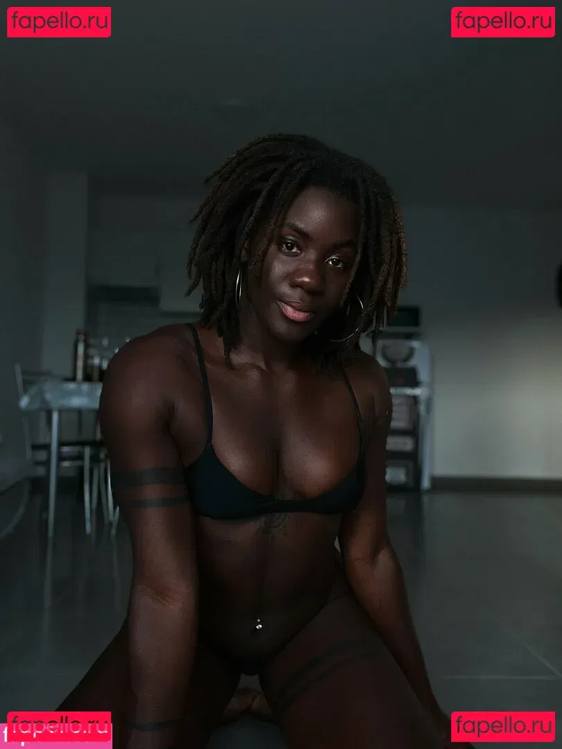 BinaNjikam Onlyfans Photo Gallery 