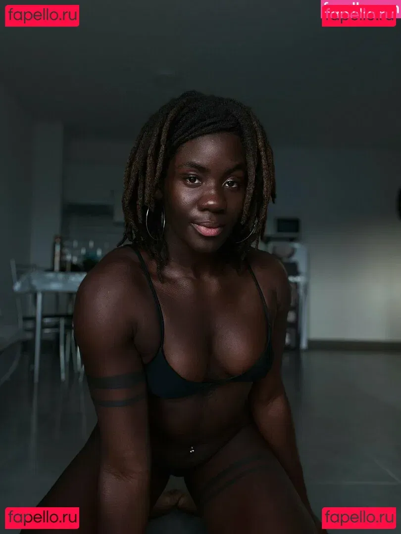 BinaNjikam Onlyfans Photo Gallery 