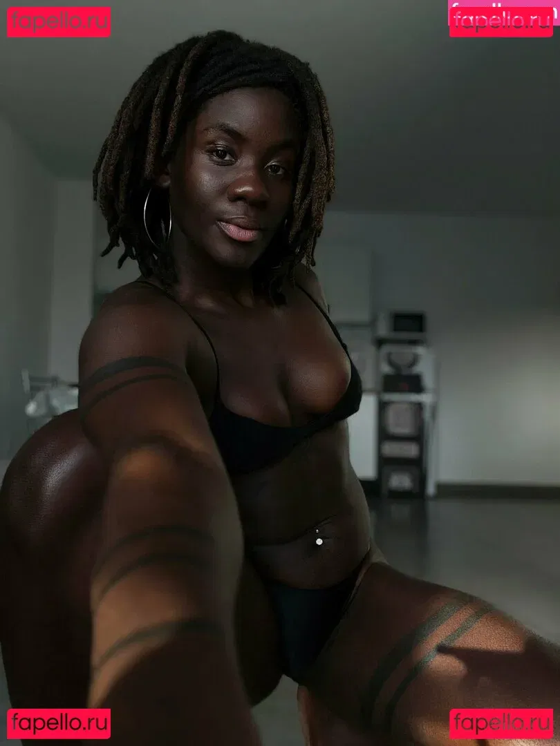 BinaNjikam Onlyfans Photo Gallery 