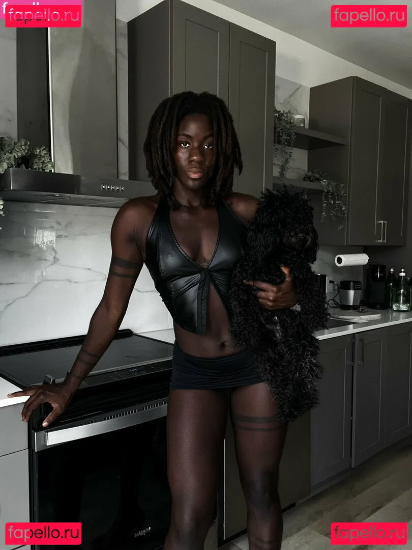 BinaNjikam Onlyfans Photo Gallery 