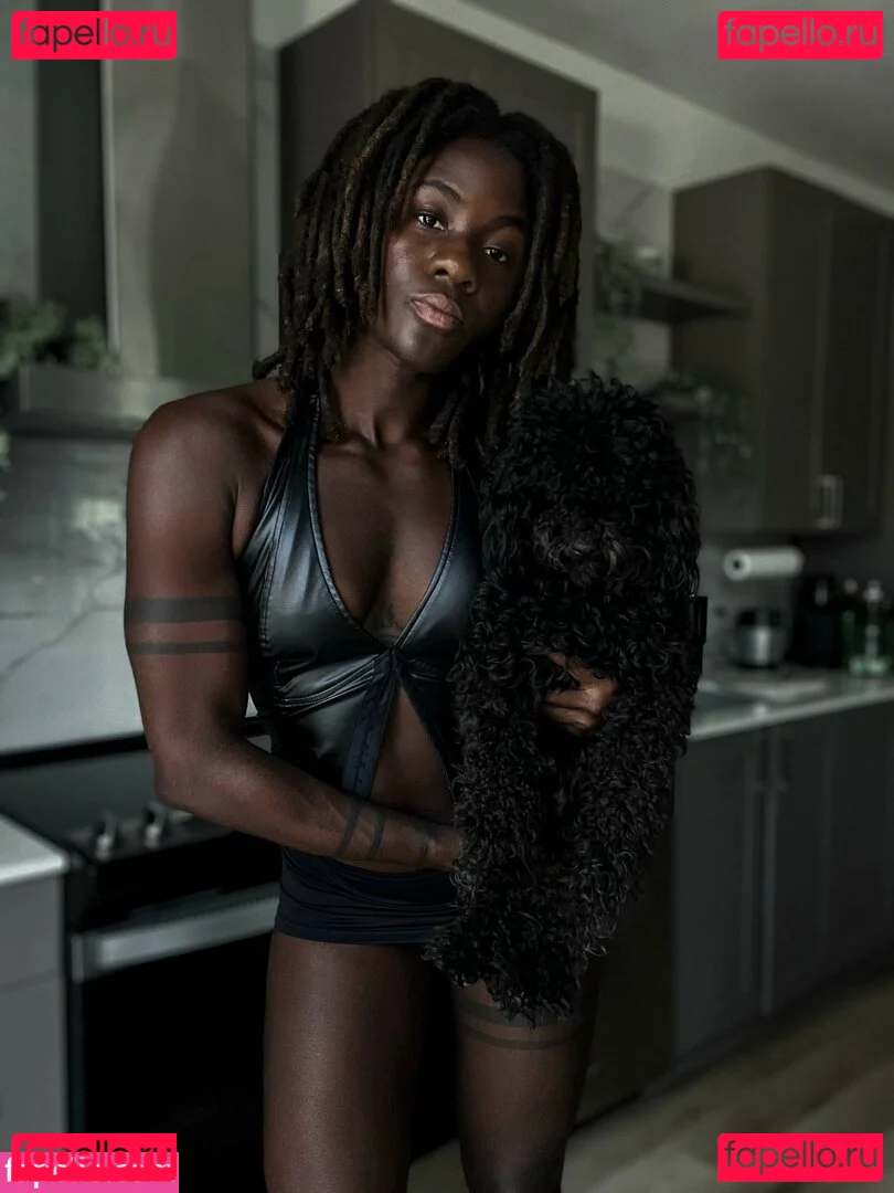 BinaNjikam Onlyfans Photo Gallery 