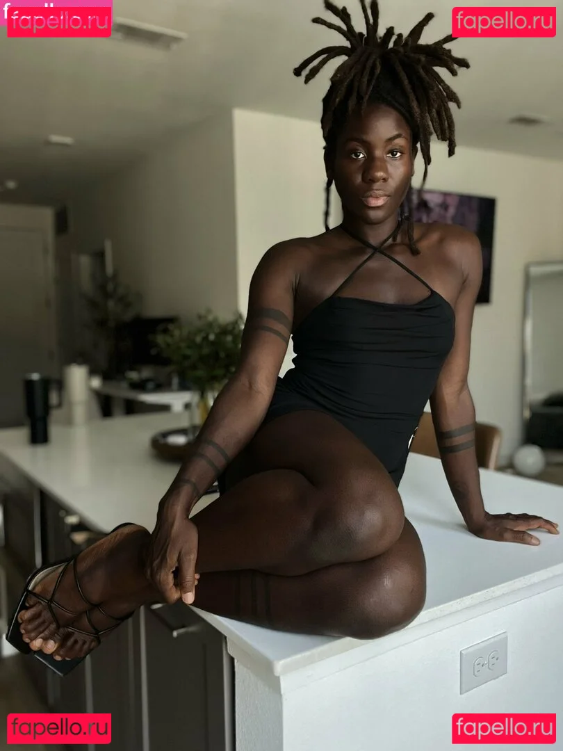 BinaNjikam Onlyfans Photo Gallery 