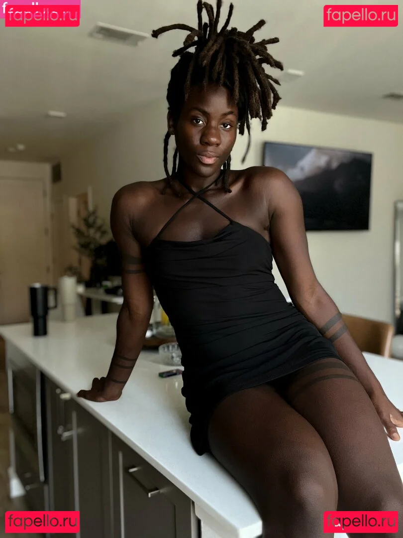 BinaNjikam Onlyfans Photo Gallery 