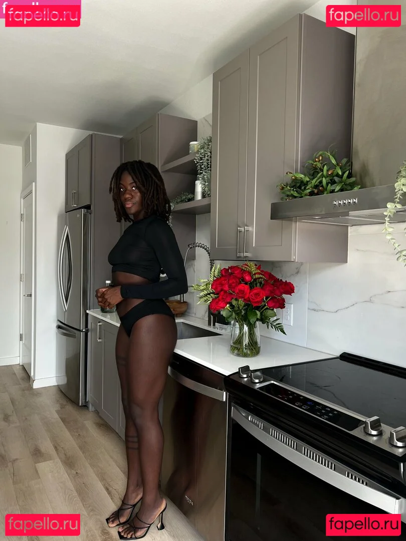 BinaNjikam Onlyfans Photo Gallery 