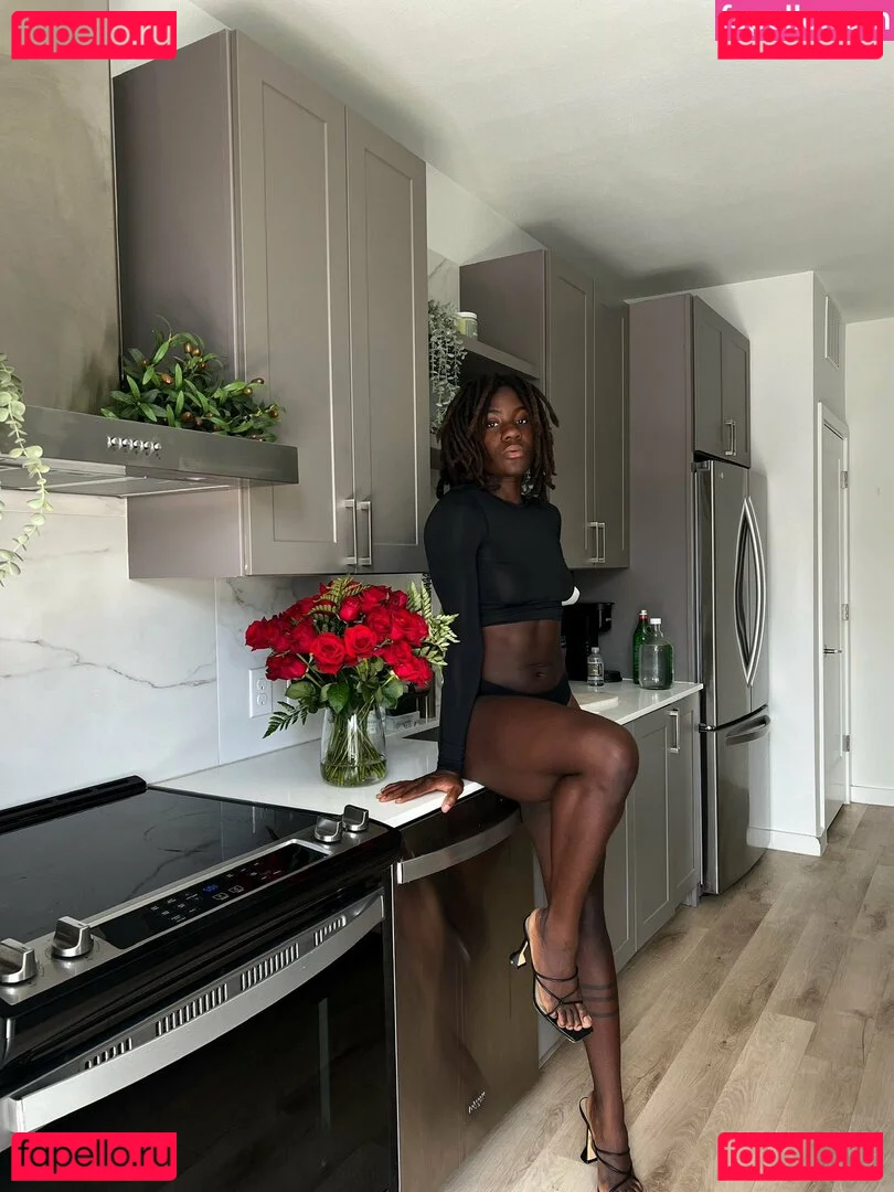 BinaNjikam Onlyfans Photo Gallery 