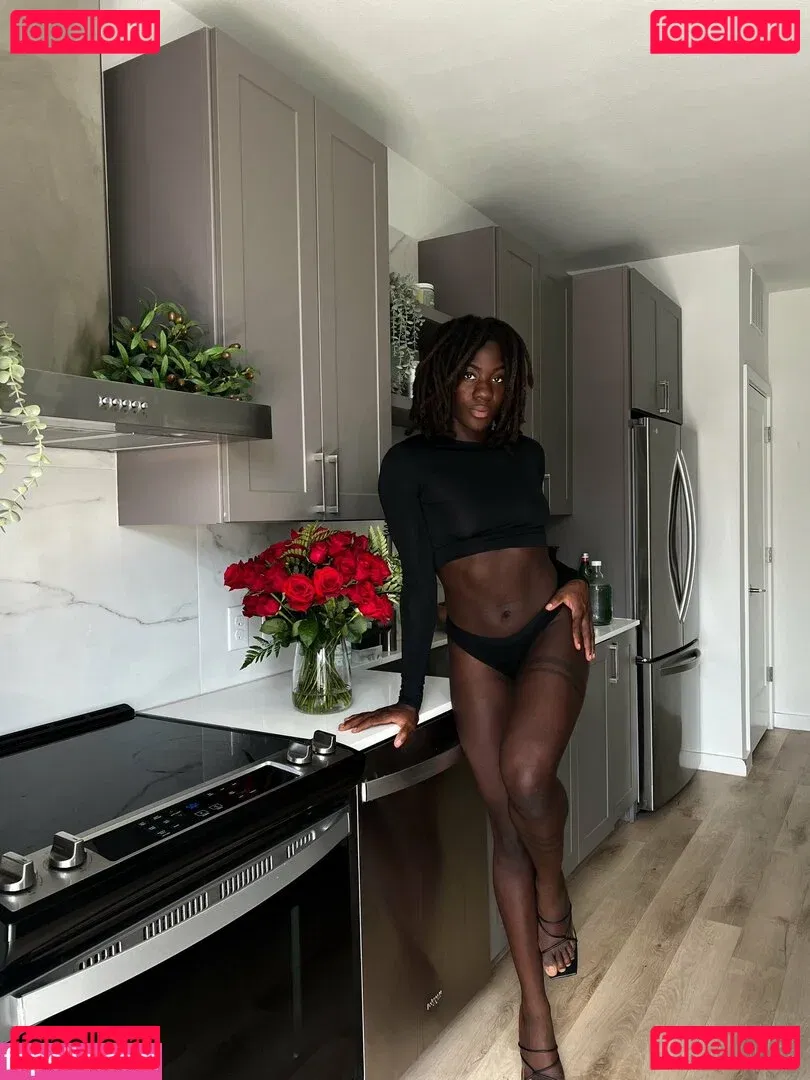 BinaNjikam Onlyfans Photo Gallery 