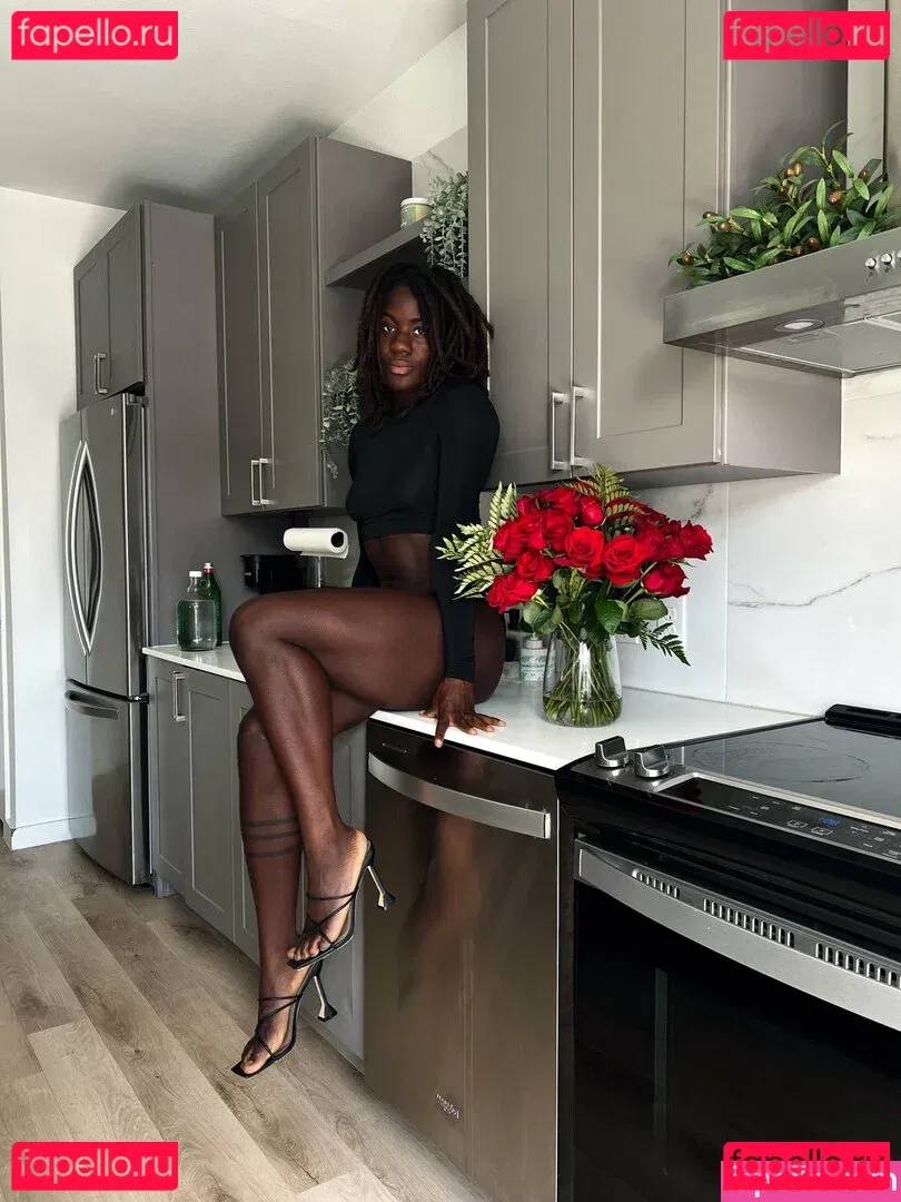 BinaNjikam Onlyfans Photo Gallery 