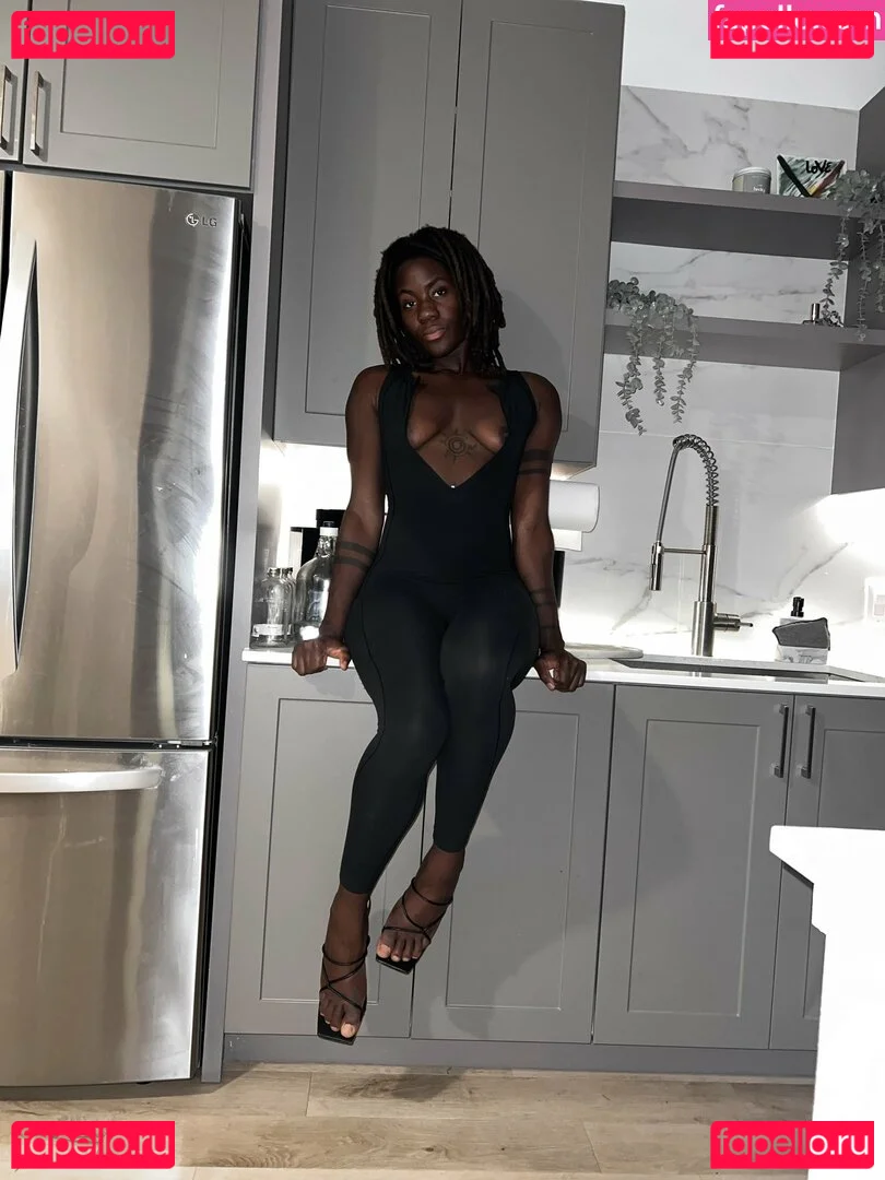 BinaNjikam Onlyfans Photo Gallery 