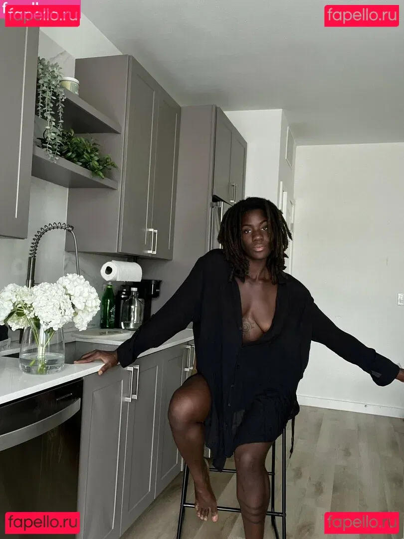 BinaNjikam Onlyfans Photo Gallery 