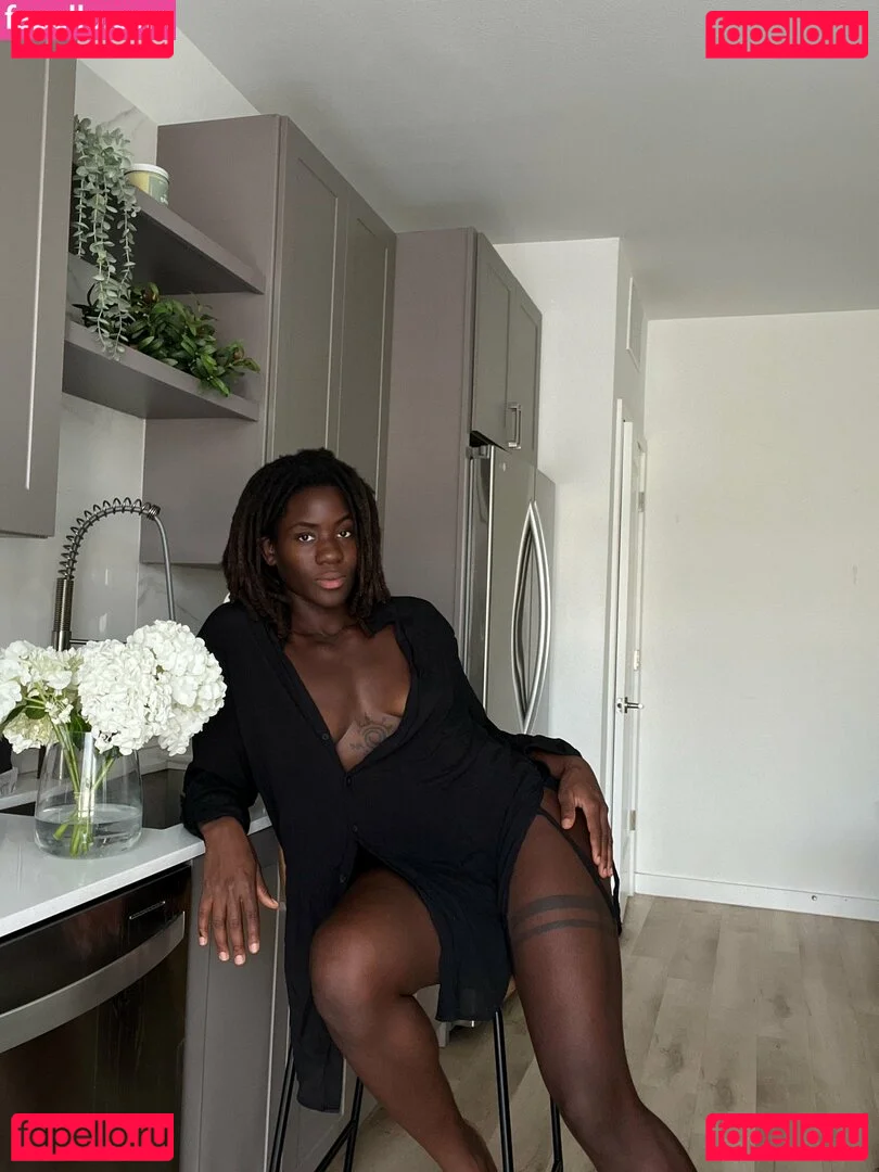 BinaNjikam Onlyfans Photo Gallery 