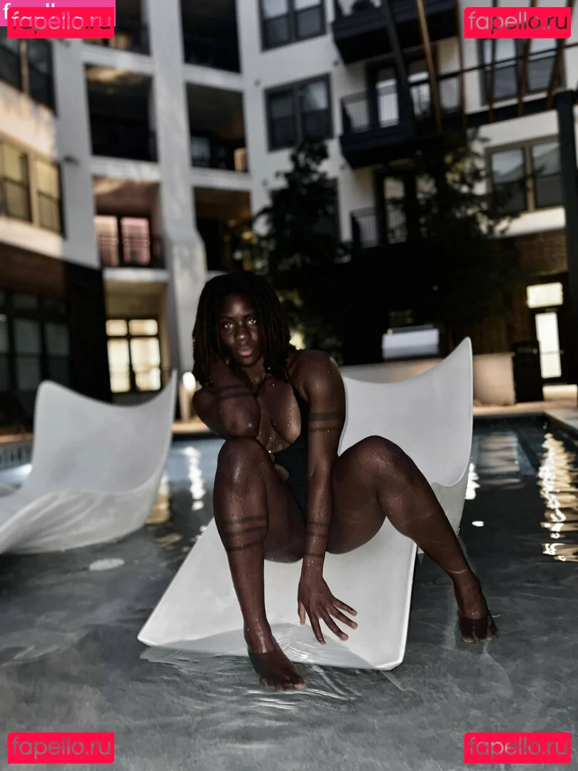 BinaNjikam Onlyfans Photo Gallery 