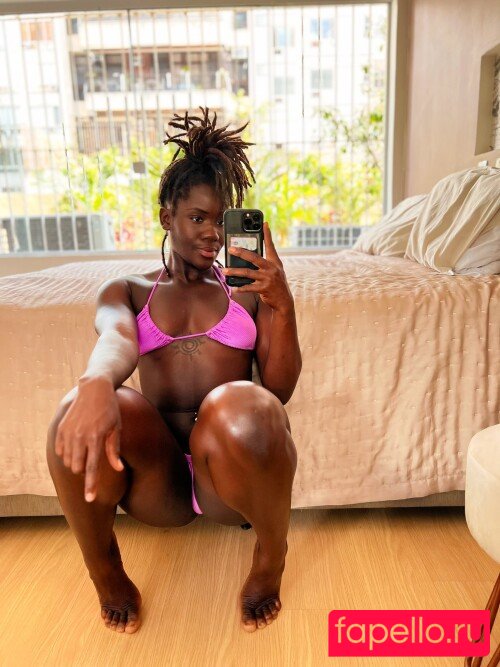 BinaNjikam Nude Onlyfans Photo 5
