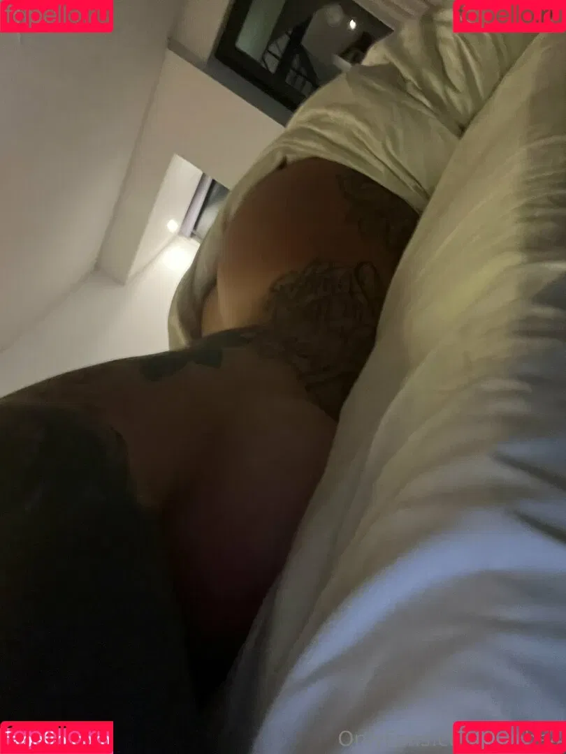 Laurence Berdard Onlyfans Photo Gallery 