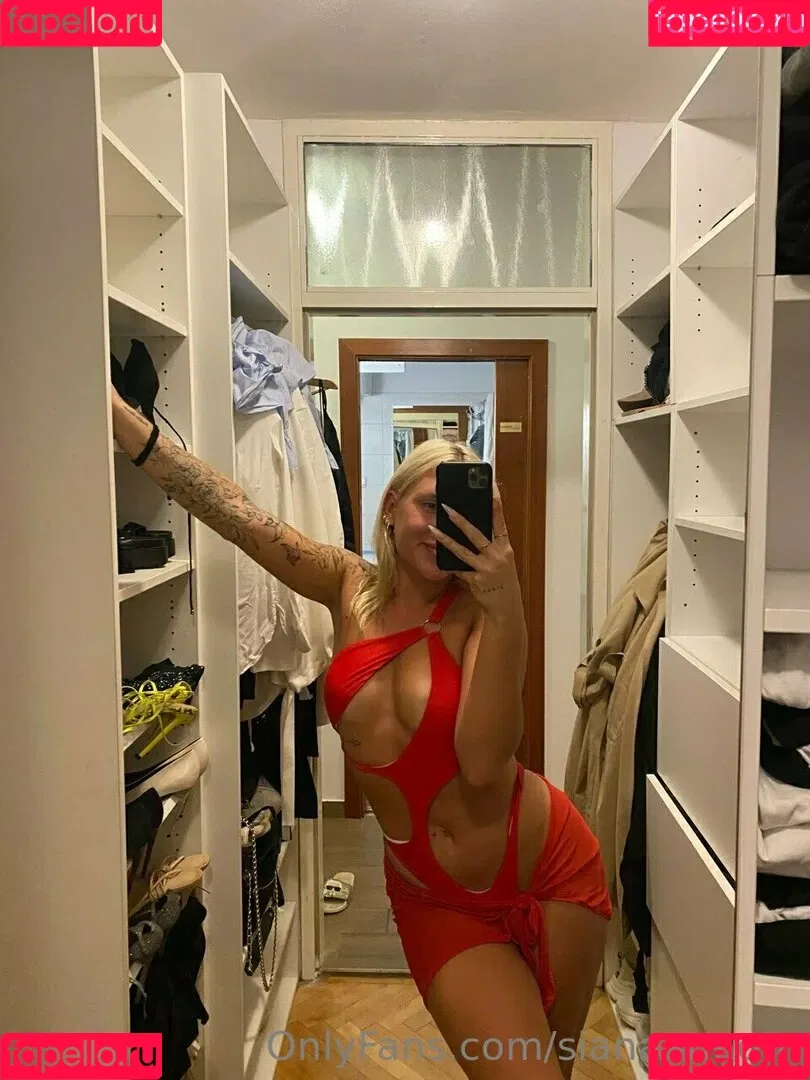 sianaanaom Onlyfans Photo Gallery 