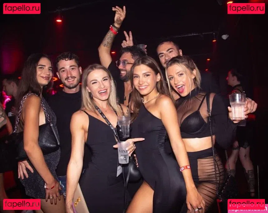 bird.person Onlyfans Photo Gallery 